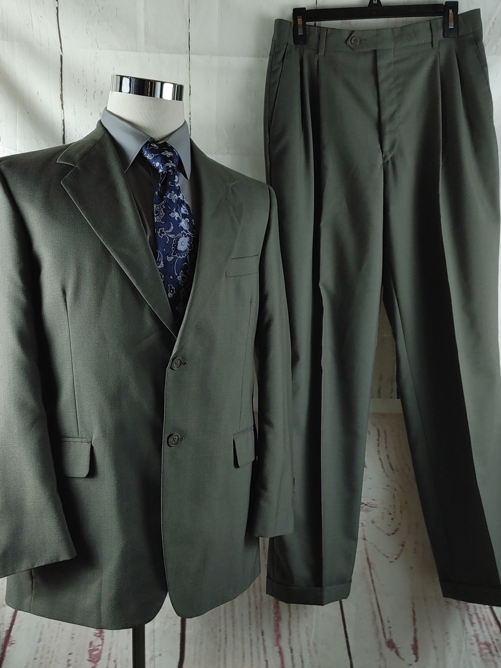 Kilburne & Finch Men’s Multicolor 2 Piece Suit 39R 30W Pleated Pants